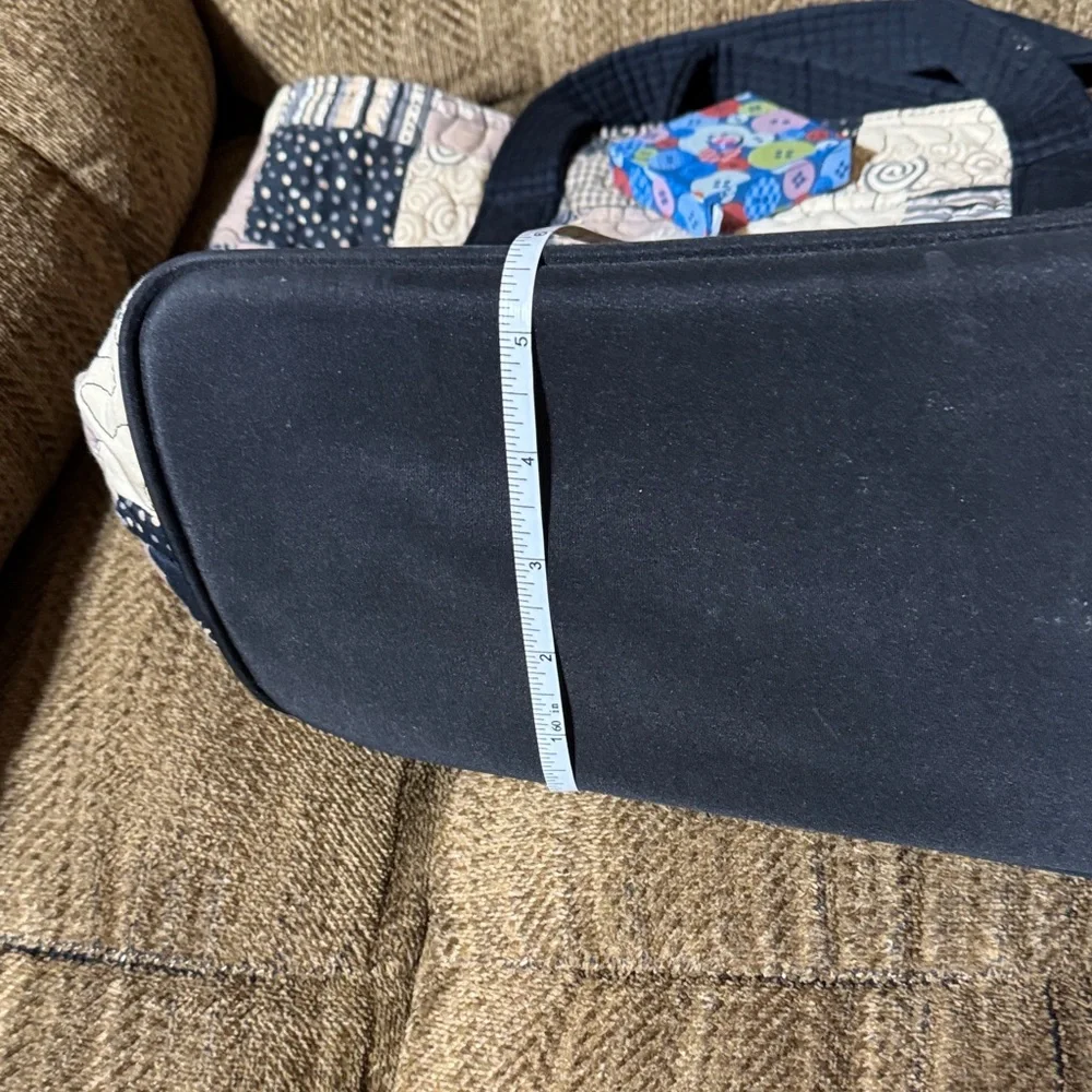 Elegant Patchwork Tote Bag in Navy and Beige - Picture 2 of 6